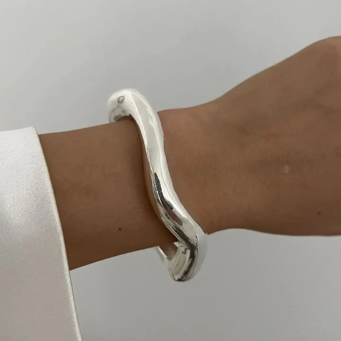 Bold Retro Cuff Bracelets – Luxury Statement Jewelry