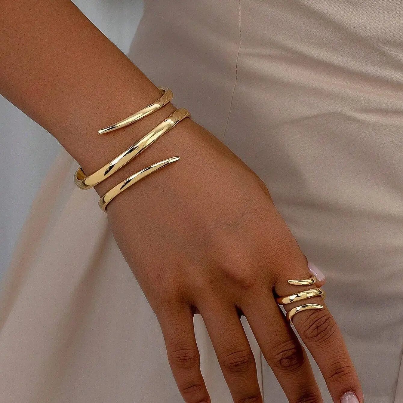 Sculpted Line Jewellery Set